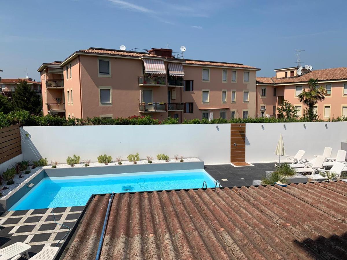 H3O Lago Di Garda Desenzano del Garda Bagian luar foto